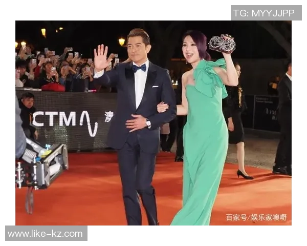 足球明星卡卡与女明星的浪漫故事揭示了爱情与事业的完美平衡