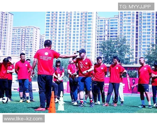 探索拜仁足球高校的培养模式与未来发展方向 探索拜仁足球高校的培养模式与未来发展方向