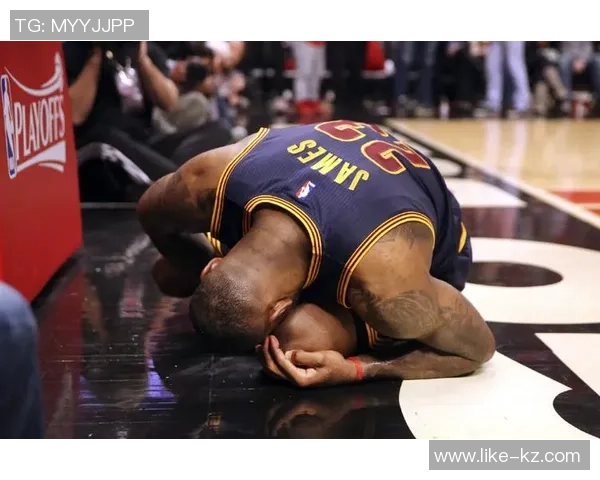 足球明星受伤瞬间高清照片集锦展现运动员拼搏精神与不屈意志