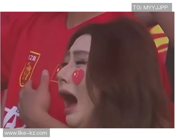 足球明星在比赛中泪洒赛场感人瞬间视频引发球迷热议与共鸣 足球明星在比赛中泪洒赛场感人瞬间视频引发球迷热议与共鸣