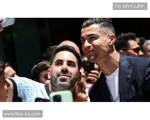 足球明星因私人原因拒绝与粉丝合影引发热议粉丝心情复杂