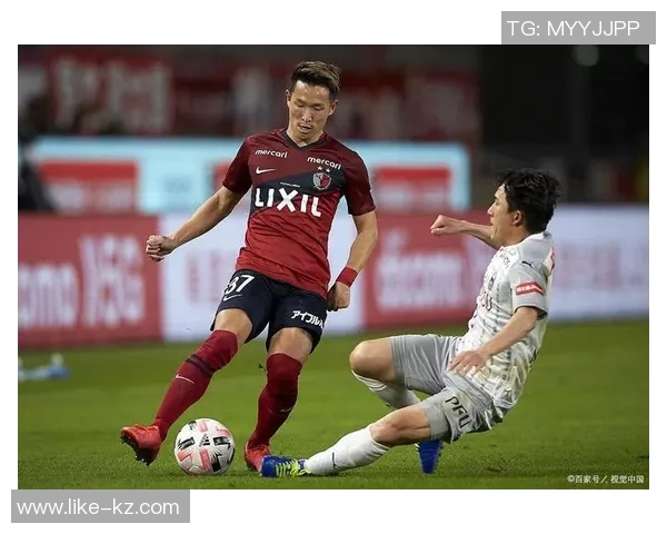 足球明星如何克服对防守的恐惧实现自我突破与成长