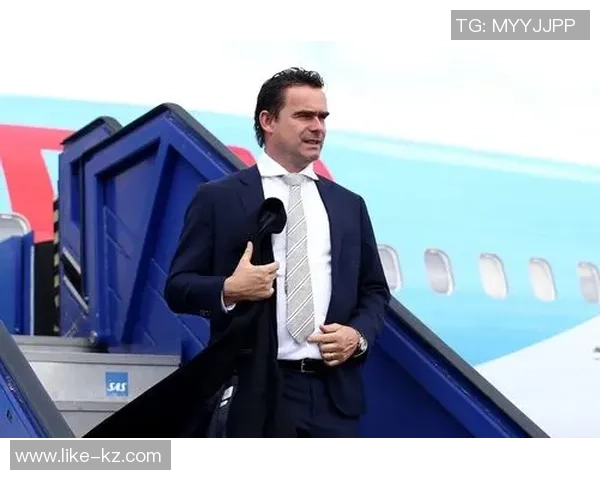 足球明星奥维马斯精彩瞬间回顾与经典图片分享