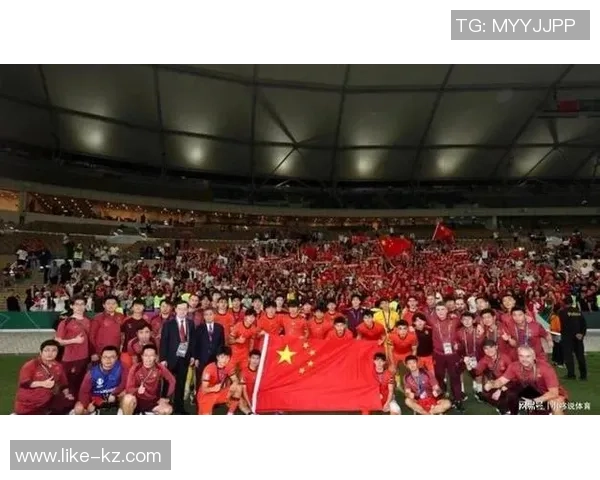 足球明星抵达韩国引发热潮球迷热情迎接偶像盛况空前