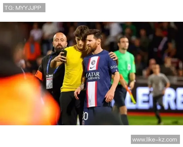 足球明星怒火中烧瞬间集锦揭示赛场背后的情感与压力