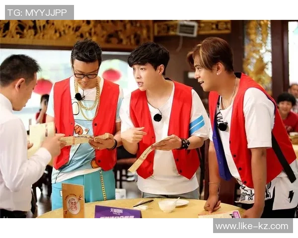 足球明星挑战极限生活吃树皮视频引发网友热议