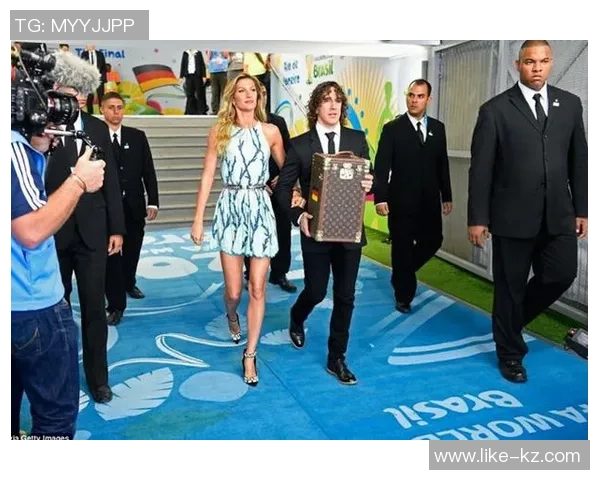 足球明星时尚穿搭展现拜仁魅力引领潮流风尚