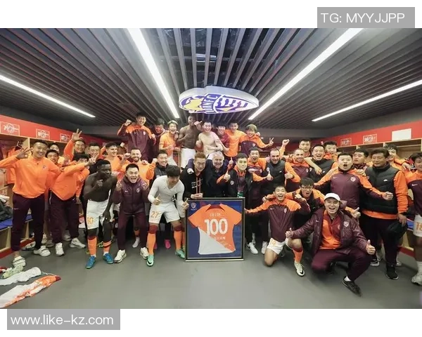 足球明星替补席背后的故事与荣耀：他们如何影响比赛与球队命运