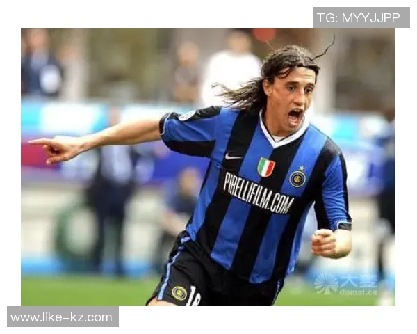 足球明星漫画风采展示领略绿茵场上的传奇与魅力