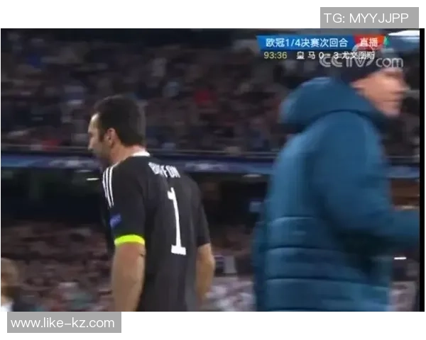 足球明星激烈对抗瞬间揭秘冲突背后的故事与情感纠葛 足球明星激烈对抗瞬间揭秘冲突背后的故事与情感纠葛