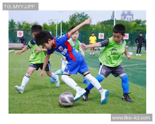 足球明星的下一代:他们的儿子们在绿茵场上的未来与梦想 足球明星的下一代:他们的儿子们在绿茵场上的未来与梦想