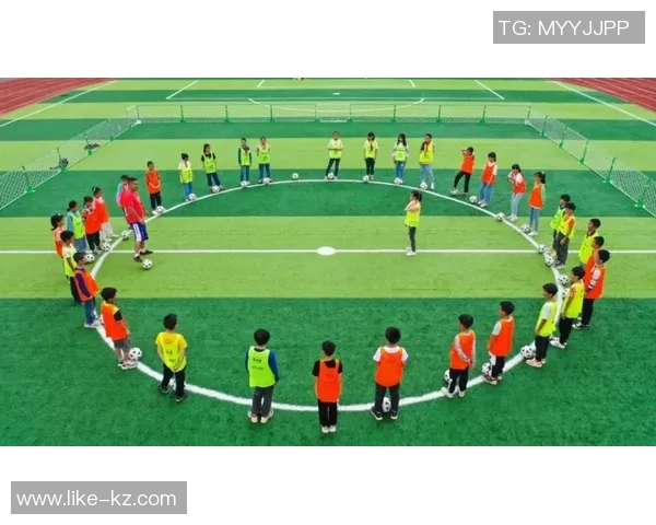 足球明星的成长历程与成就解析英语阅读翻译指南