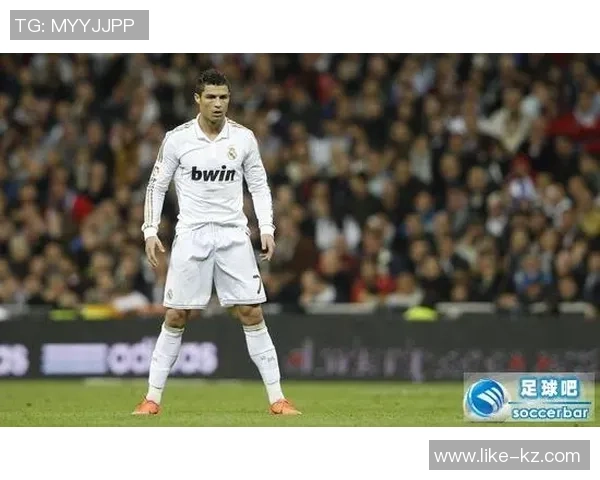 足球明星的绝技揭秘：从花式过人到精准任意球的精彩瞬间