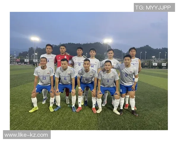 足球明星眼中的足球魅力与梦想追逐的真实写照