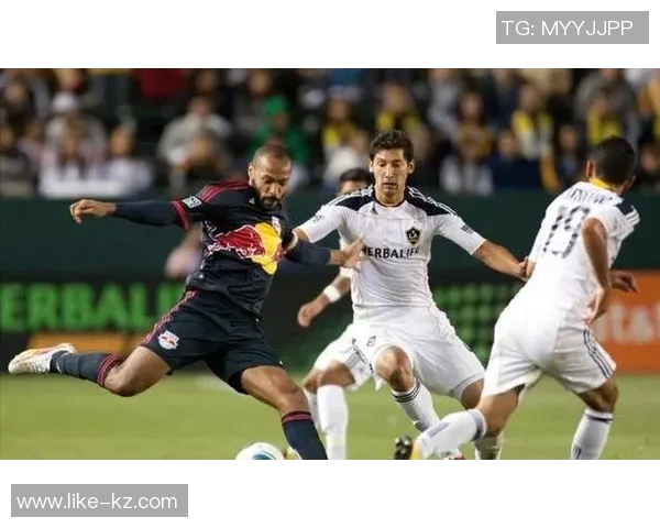 足球明星精彩瞬间引发粉丝热议视频分享热潮