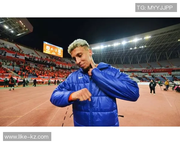 足球明星纷纷选择美津浓球鞋展现个人风格与竞技实力 足球明星纷纷选择美津浓球鞋展现个人风格与竞技实力