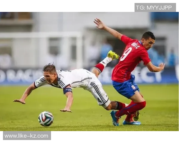 足球明星背后的辛酸故事谁在默默承受压力与欺负 足球明星背后的辛酸故事谁在默默承受压力与欺负